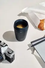 Topl līdzņemamā krūze no pārstrādāta tērauda, ar patentētu 360° vāciņu, 235 ml - Image 5