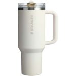 Stanley Quencher® ProTour 1180 ml pārstrādāta nerūsējošā tērauda izolēts krūze ar atveramu salmiņu