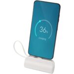 Alnair 5000 mAh 10 W pārstrādātas plastmasas Type-C ārējā baterija ar iebūvētu atveramu statīvu un 2-in-1 kabeli